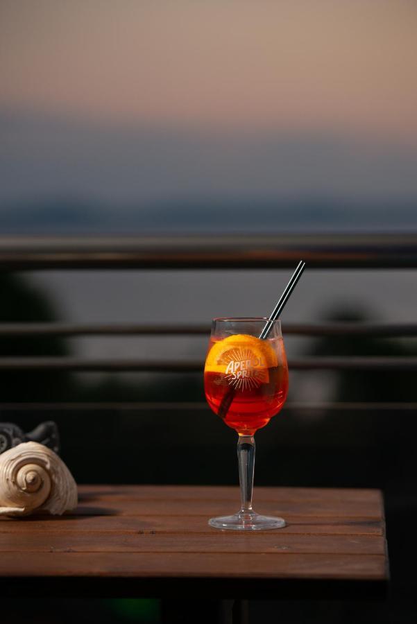 Sunset Studios - Suites With Seaview & Back Side Apartements トロニ エクステリア 写真