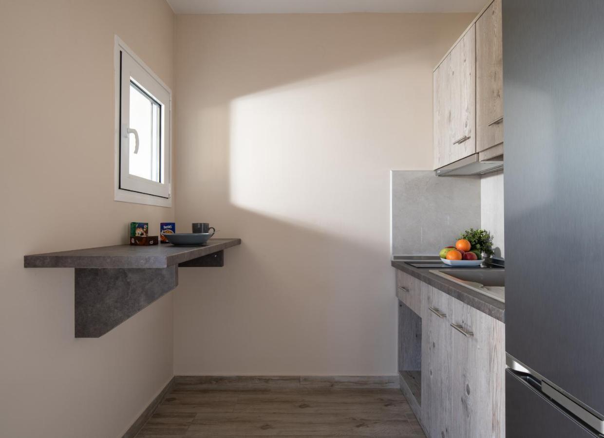Sunset Studios - Suites With Seaview & Back Side Apartements トロニ エクステリア 写真