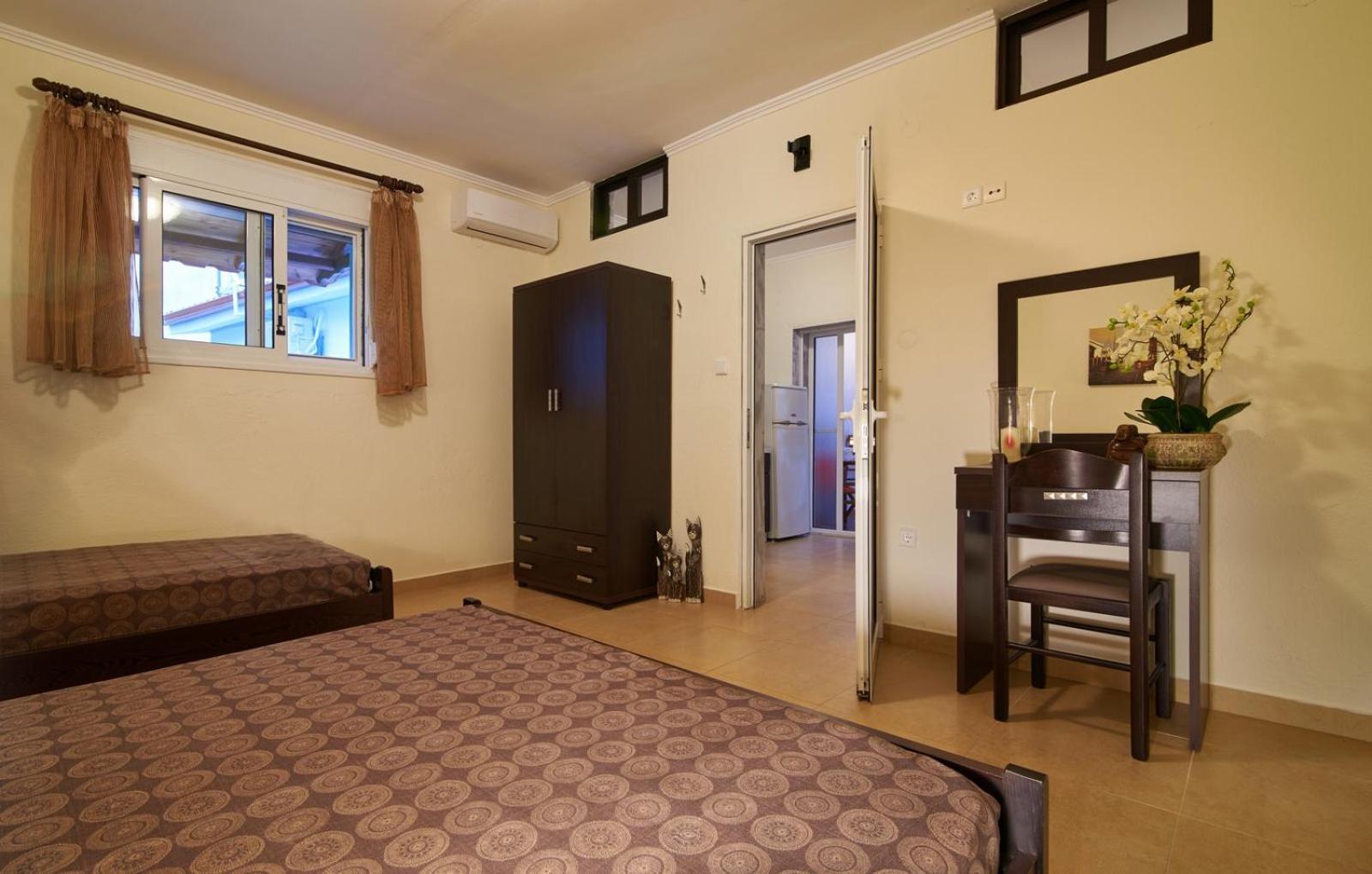 Sunset Studios - Suites With Seaview & Back Side Apartements トロニ エクステリア 写真